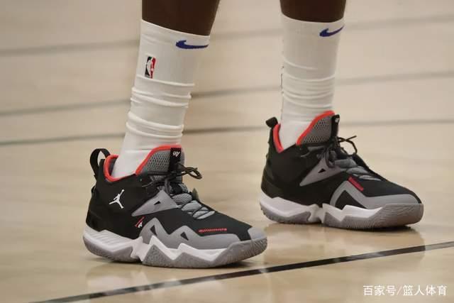 约基奇34+13威少两双詹姆斯18分 掘金大胜湖人